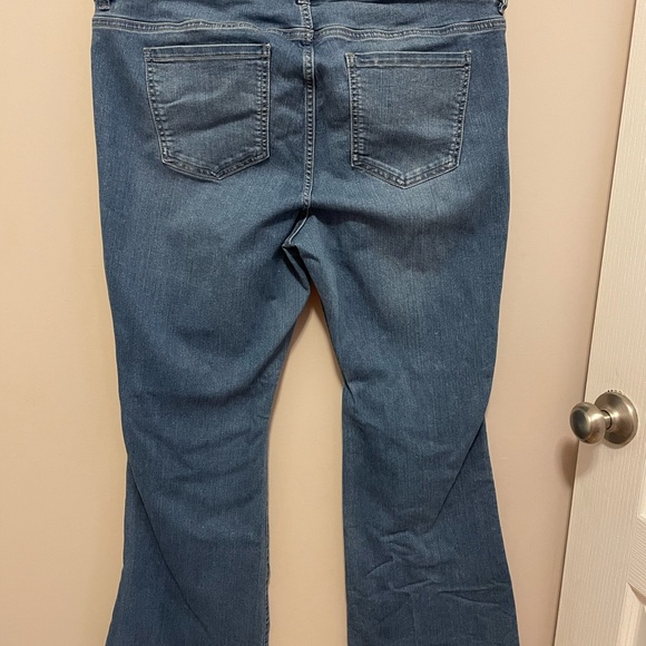 SOLD Torrid Mid Wash Mid Rise Flare Denim Jeans 18 Short - Picture 2 of 3